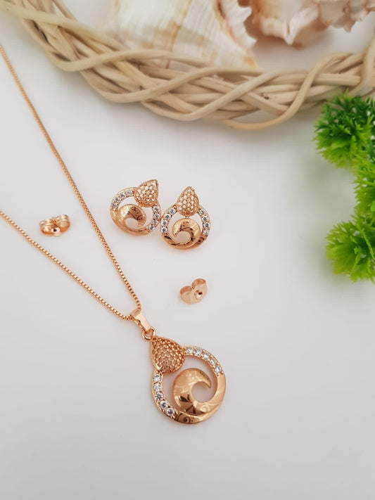 Beautiful Rose Gold Chain Pendant Set