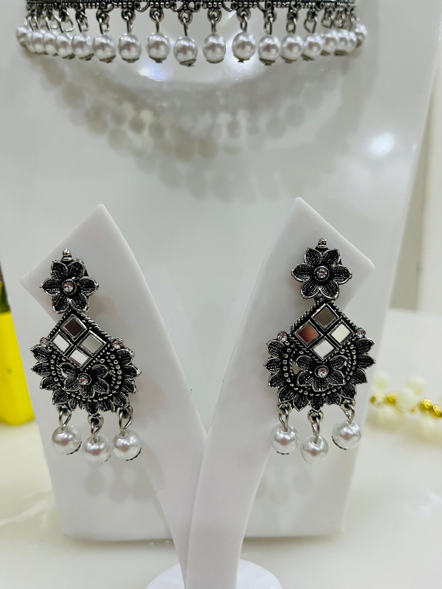 Premium Glass Mirror Oxidized Choker Set